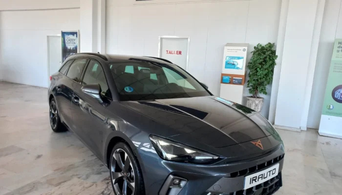 CUPRA León Sportstourer 1.5 ETSI DSG 110KW (frontal)