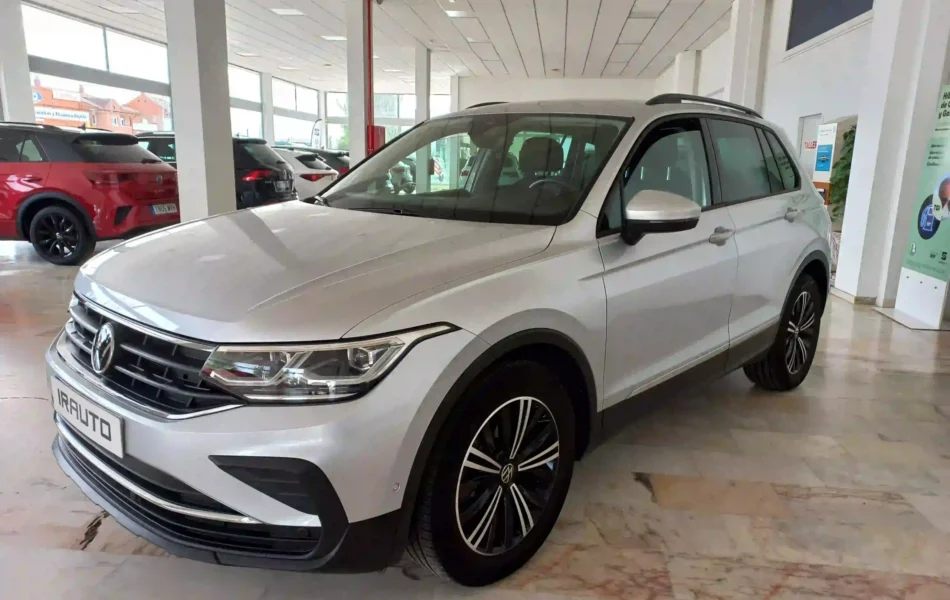 VOLKSWAGEN TIGUAN GRIS lateral derecho